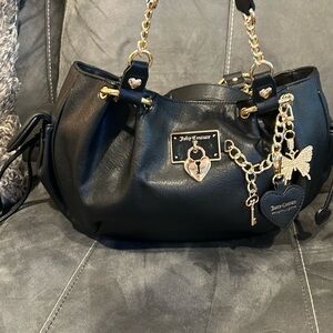 JUICY COUTURE Black Shoulder Bag with Gold Chain